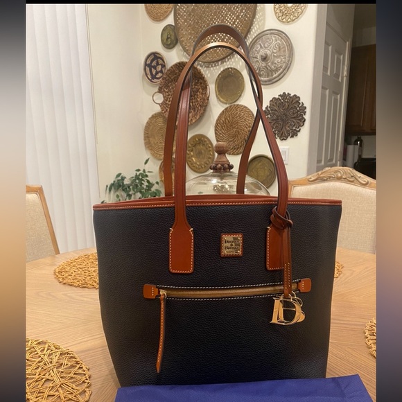 Dooney and Bourke Pebble leather shopper tote. Black. NWT - Picture 9 of 15